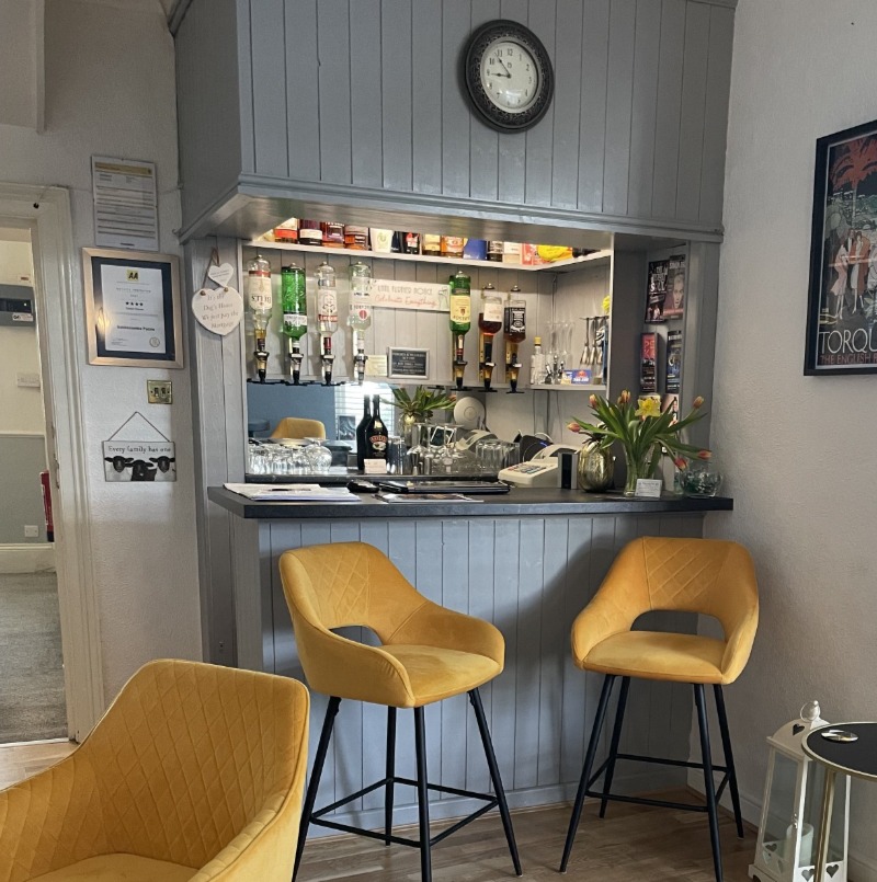 Guest Lounge And Bar Babbacombe Guest House